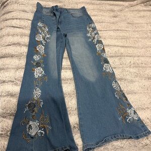 Beautiful jeans with embroidered blue roses